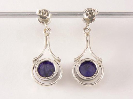 Opengewerkte zilveren oorstekers met blauwe saffier afbeelding 3