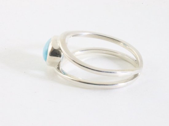 Opengewerkte hoogglans zilveren ring met larimar afbeelding 2