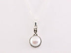 Fijne bewerkte zilveren hanger met witte parel aan ketting afbeelding 4