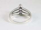 Opengewerkte hoogglans zilveren ring met 3 amethist stenen afbeelding 3