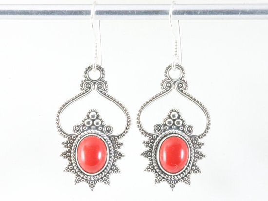 Bewerkte zilveren oorbellen met rode koraal steen afbeelding 3