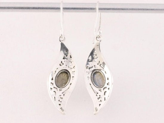 Bewerkte zilveren oorbellen met labradoriet afbeelding 3