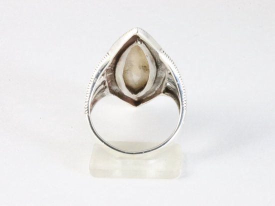 Langwerpige zilveren ring met parelmoer en marcasiet afbeelding 3