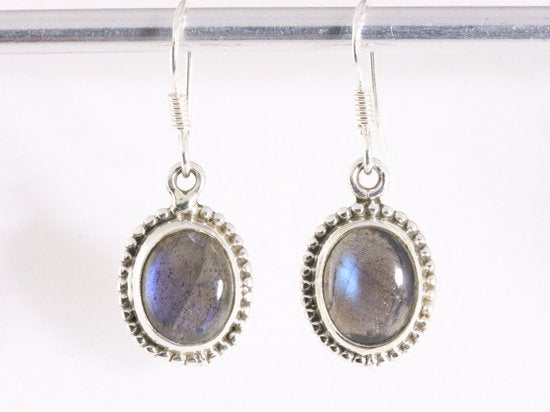Bewerkte ovale zilveren oorbellen met labradoriet afbeelding 4
