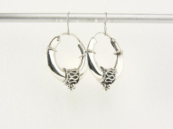 Bewerkte zilveren Bali oorringen afbeelding 3