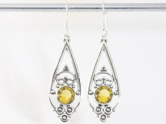 Lange opengewerkte zilveren oorbellen met citrien afbeelding 3