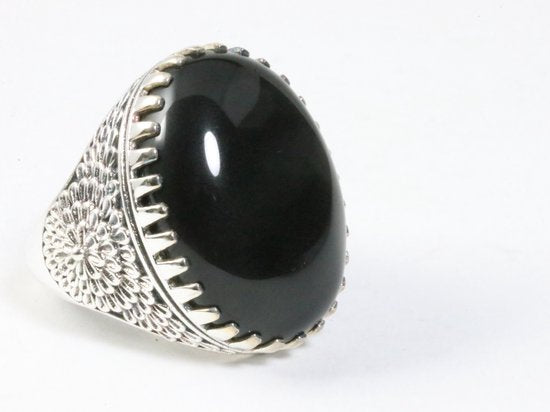 Zware bewerkte zilveren ring met onyx afbeelding 1