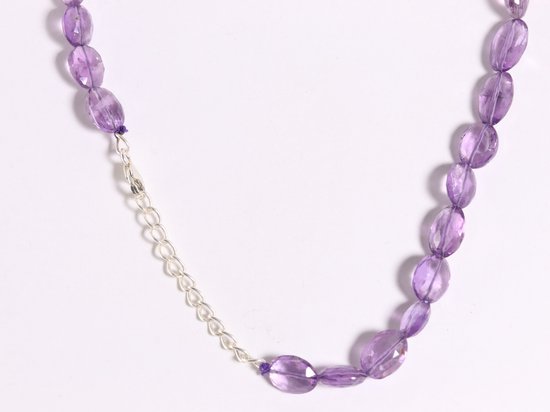 Collier met amethist kralen en zilveren sluiting afbeelding 2