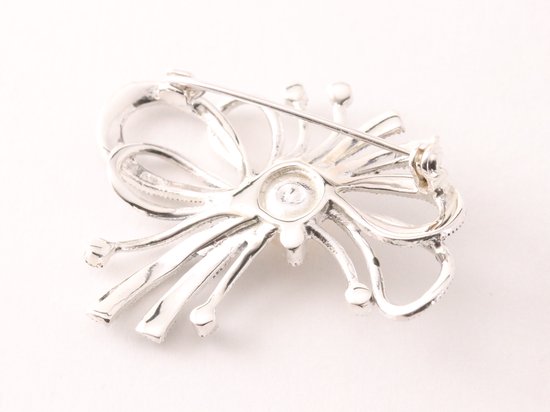 Opengewerkte zilveren broche met zoetwater parel en marcasiet afbeelding 3