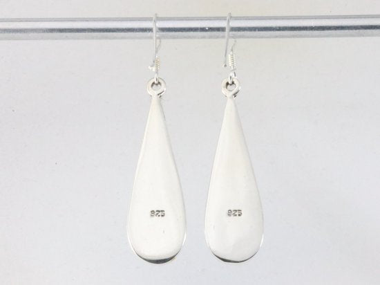 Lange druppelvormige zilveren oorbellen met roze parelmoer afbeelding 2