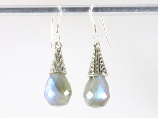 Bewerkte zilveren oorbellen met labradoriet afbeelding 3