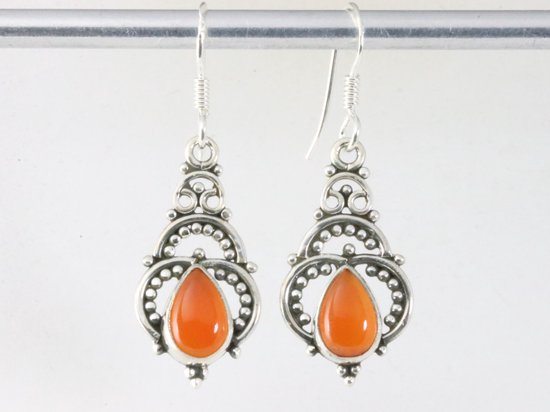 Opengewerkte zilveren oorbellen met carneool afbeelding 3