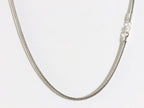 Zware bewerkte zilveren hanger met azuriet aan vossenstaart ketting afbeelding 5