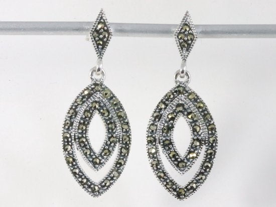 Opengewerkte zilveren oorstekers met marcasiet afbeelding 4