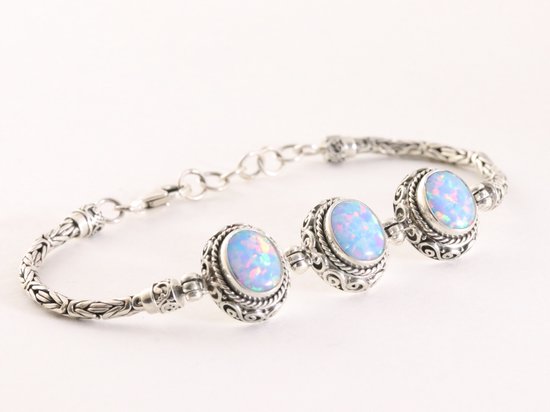 Traditionele bewerkte zilveren armband met Australische opaal en koningsschakels afbeelding 2