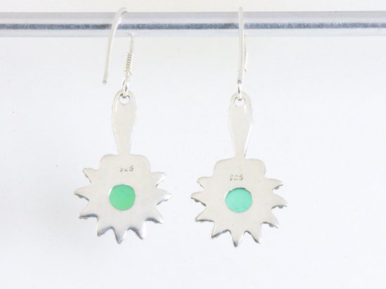 Bewerkte zilveren oorbellen met groene onyx afbeelding 2