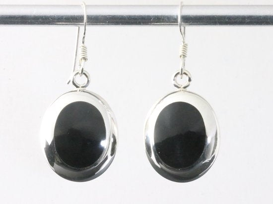Ovale hoogglans zilveren oorbellen met onyx afbeelding 1