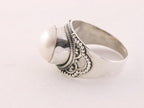 Bewerkte zilveren ring met zoetwater parel afbeelding 2