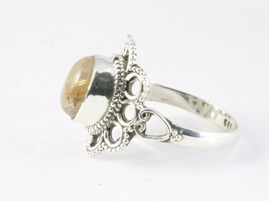 Opengewerkte zilveren ring met gouden rutielkwarts afbeelding 2