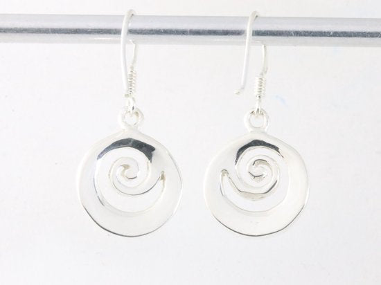 Hoogglans zilveren oorbellen met welo opaal afbeelding 3