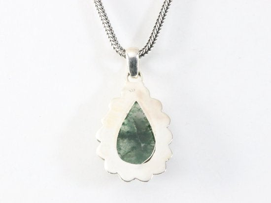 Bewerkte zilveren hanger met mosagaat aan vossenstaart ketting afbeelding 3