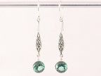 Lange bewerkte zilveren oorbellen met groene toermalijn afbeelding 4