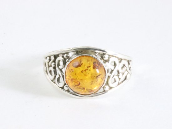 Fijne opengewerkte zilveren ring met amber afbeelding 4