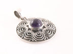 Ronde bewerkte zilveren hanger met amethist afbeelding 2