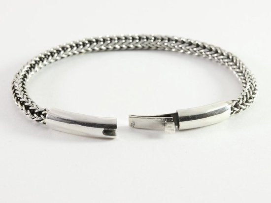 Ronde gevlochten zilveren armband met kliksluiting afbeelding 3