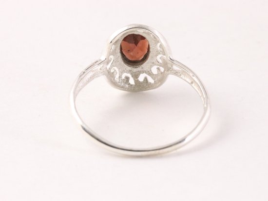 Fijne opengewerkte zilveren ring met granaat afbeelding 3