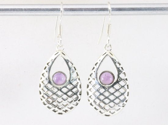 Opengewerkte zilveren oorbellen met amethist afbeelding 3