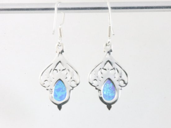 Opengewerkte zilveren oorbellen met blauwe opaal afbeelding 3