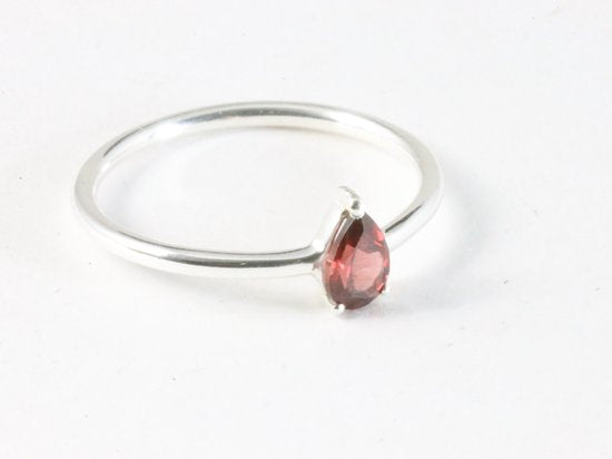 Fijne hoogglans zilveren ring met granaat afbeelding 1