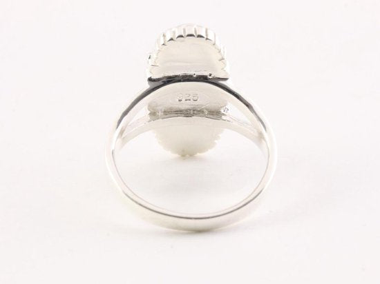 Langwerpige bewerkte zilveren ring met goudkleurige schelp afbeelding 2