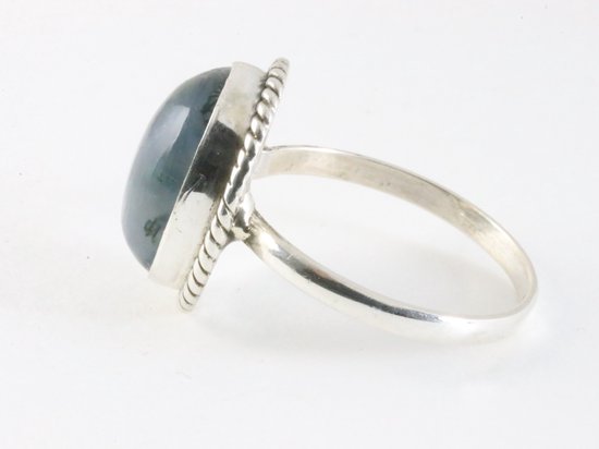 Bewerkte ovale zilveren ring met mosagaat afbeelding 2