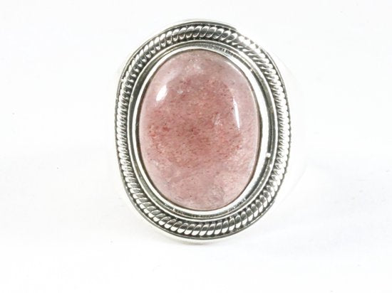 Bewerkte zilveren ring met aardbeienkwarts afbeelding 4