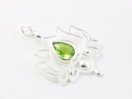 Opengewerkte zilveren lotus hanger met peridoot afbeelding 2