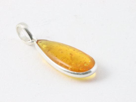 Lange druppelvormige zilveren hanger met amber aan ketting afbeelding 2
