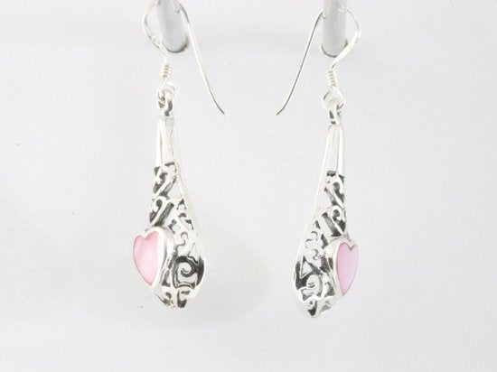 Opengewerkte zilveren oorbellen met roze parelmoer afbeelding 2