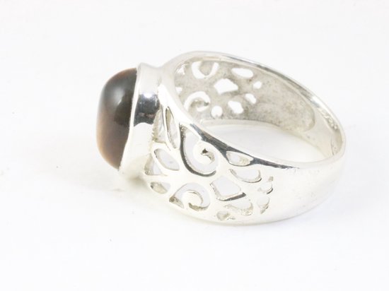 Opengewerkte zilveren ring met tijgeroog afbeelding 2