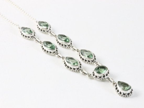 Bewerkte zilveren ketting met groene amethist afbeelding 2