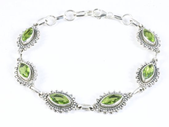 Bewerkte zilveren armband met peridoot afbeelding 1