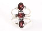 Opengewerkte zilveren ring met 3 granaat stenen afbeelding 4