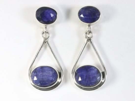 Opengewerkte zilveren oorstekers met blauwe saffier afbeelding 3