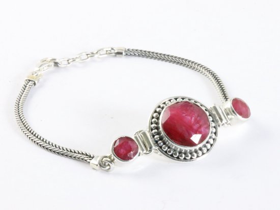 Bewerkte zilveren armband met robijn afbeelding 2