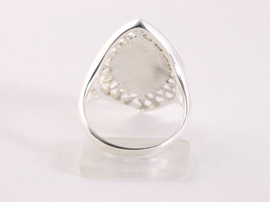 Opengewerkte zilveren ring met welo opaal afbeelding 3