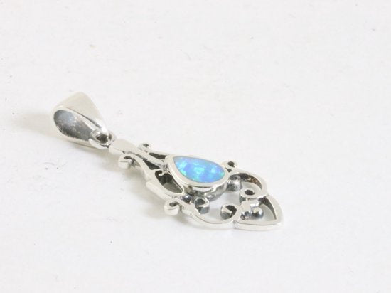 Fijne opengewerkte zilveren hanger met Australische opaal aan ketting afbeelding 2