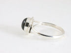 Fijne ronde zilveren ring met onyx afbeelding 2