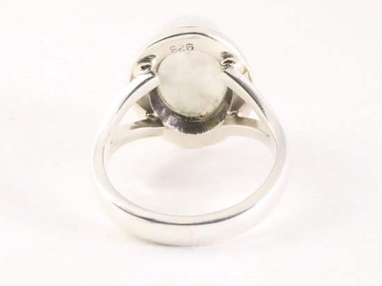 Bewerkte zilveren ring met regenboog maansteen afbeelding 3