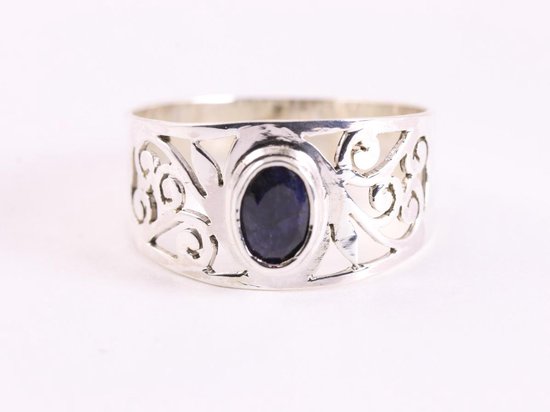 Opengewerkte zilveren ring met blauwe saffier afbeelding 4